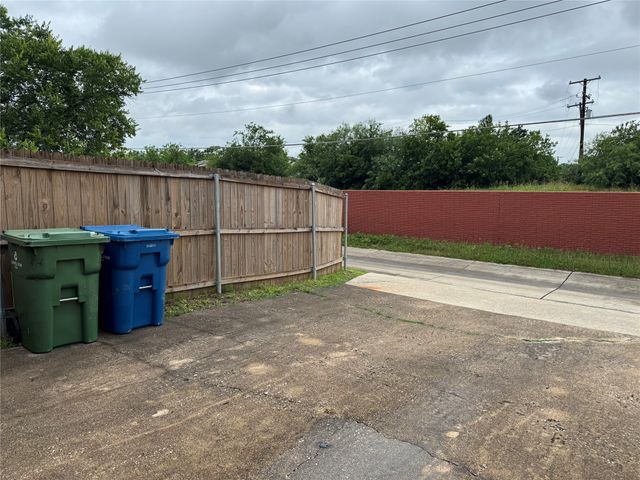 2217 Woodcreek A, Carrollton, TX 75006
