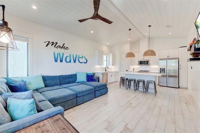 410 N Station St B, Port Aransas, TX 78373