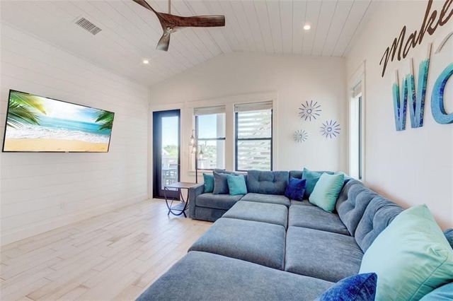 410 N Station St B, Port Aransas, TX 78373