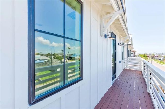 410 N Station St B, Port Aransas, TX 78373