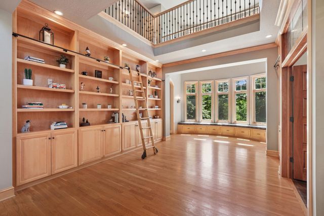 18844 Bearpath Trail, Eden Prairie, MN 55347