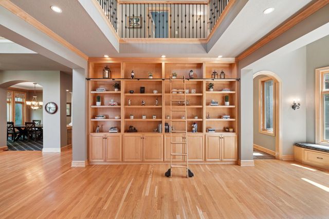 18844 Bearpath Trail, Eden Prairie, MN 55347