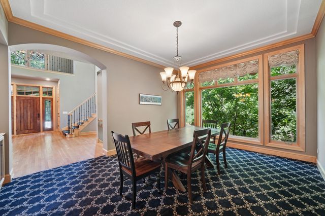 18844 Bearpath Trail, Eden Prairie, MN 55347