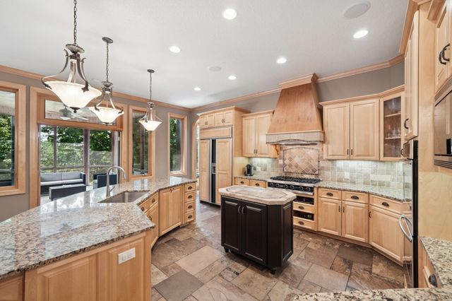 18844 Bearpath Trail, Eden Prairie, MN 55347