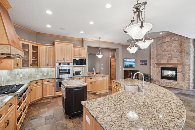 18844 Bearpath Trail, Eden Prairie, MN 55347
