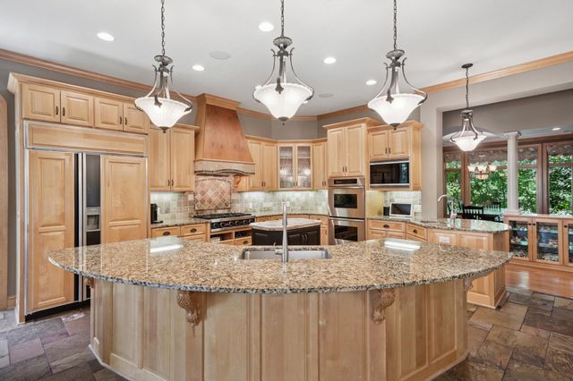 18844 Bearpath Trail, Eden Prairie, MN 55347