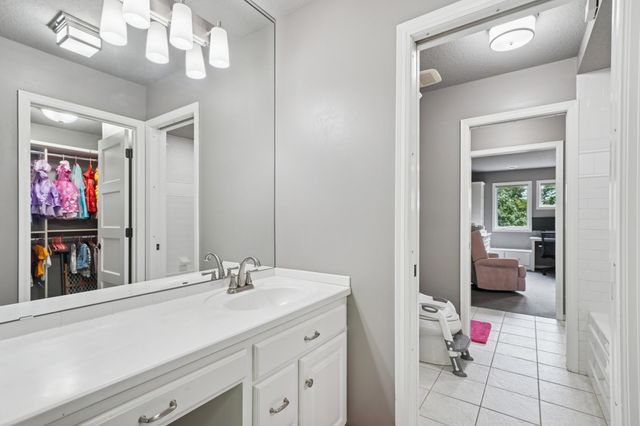 18844 Bearpath Trail, Eden Prairie, MN 55347