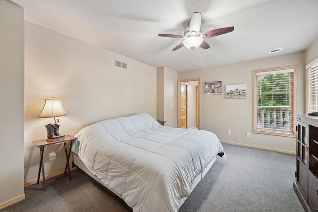 18844 Bearpath Trail, Eden Prairie, MN 55347