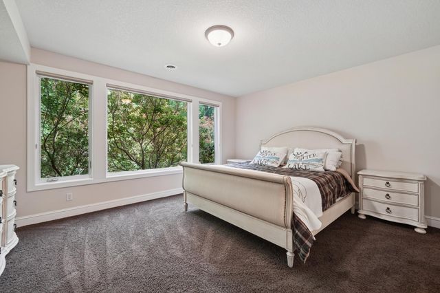 18844 Bearpath Trail, Eden Prairie, MN 55347