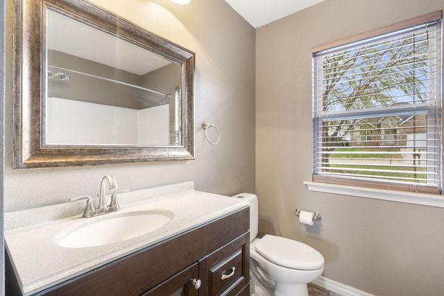 1603 E Fairwind, Ozark, MO 65721