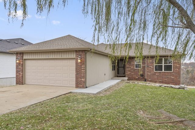 1603 E Fairwind, Ozark, MO 65721