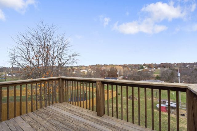 1603 E Fairwind, Ozark, MO 65721