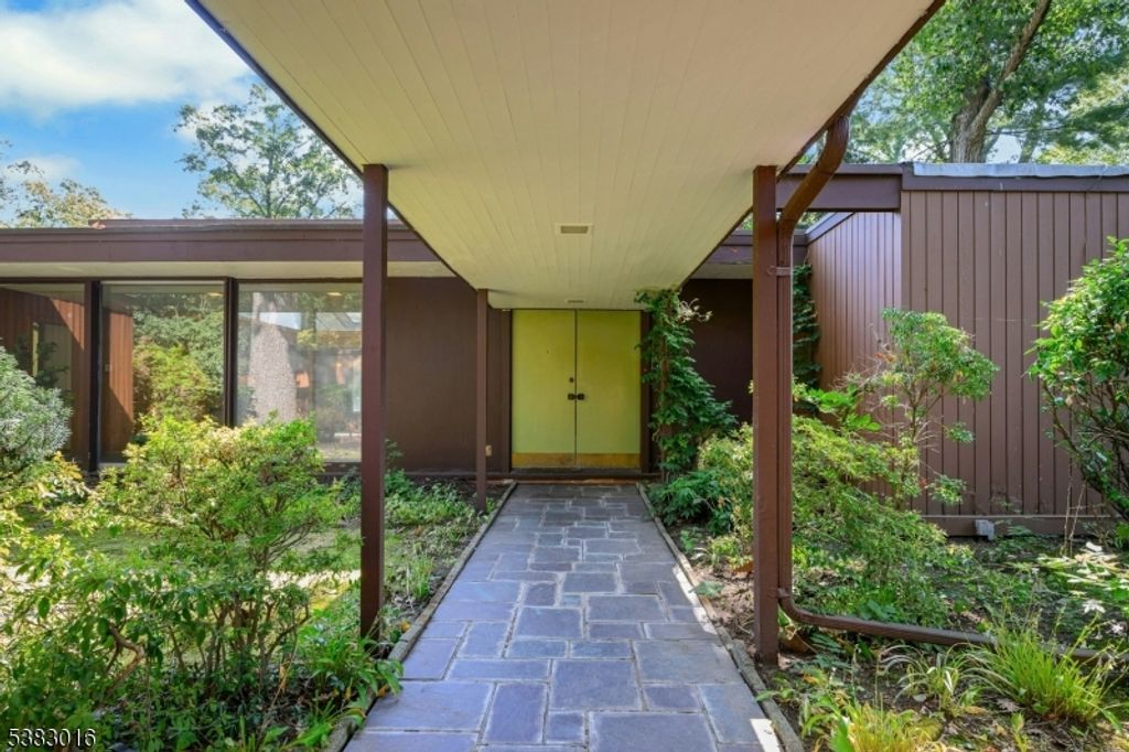 1175 Johnston Dr, Watchung Boro, NJ 07069