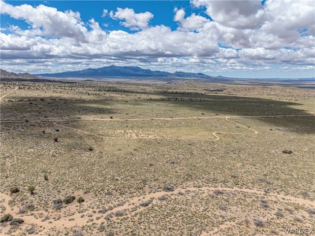 8827 E Jan Road, Kingman, AZ 86401