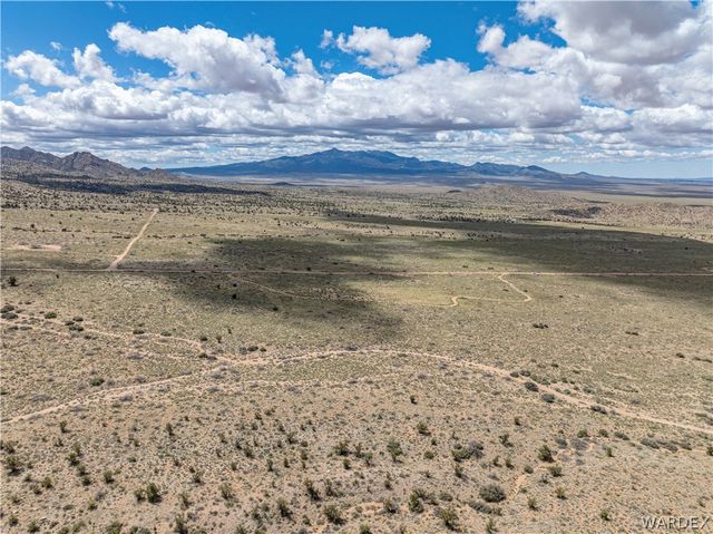 8827 E Jan Road, Kingman, AZ 86401