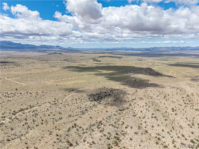 8827 E Jan Road, Kingman, AZ 86401