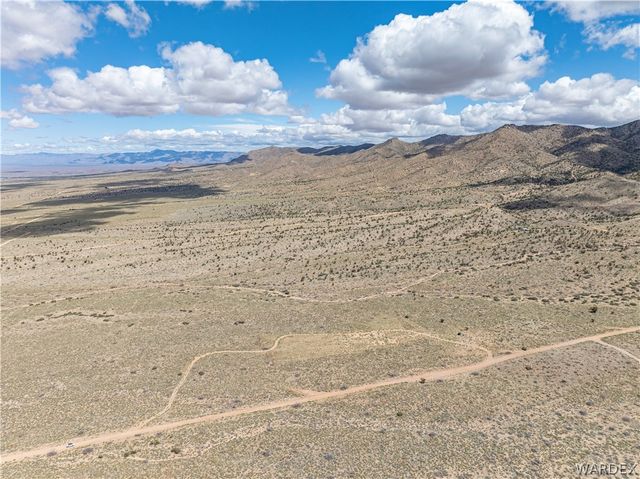 8827 E Jan Road, Kingman, AZ 86401