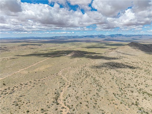 8827 E Jan Road, Kingman, AZ 86401