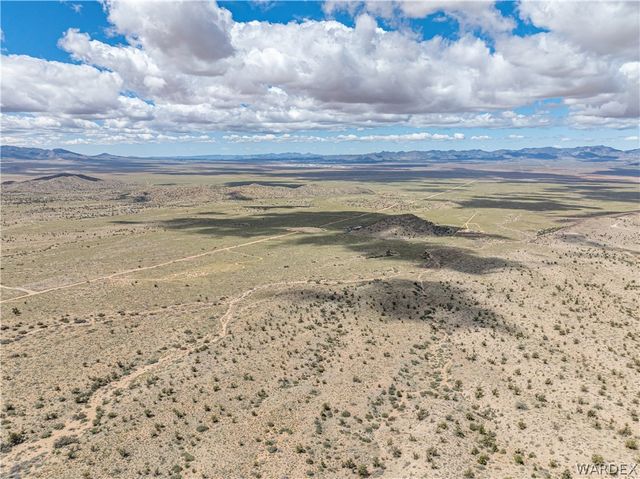 8827 E Jan Road, Kingman, AZ 86401