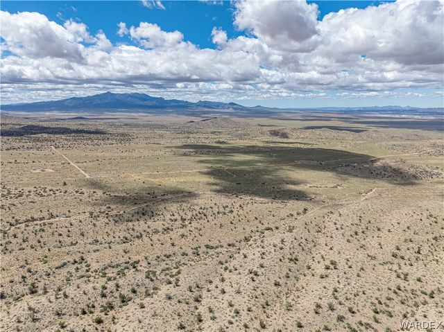 8827 E Jan Road, Kingman, AZ 86401