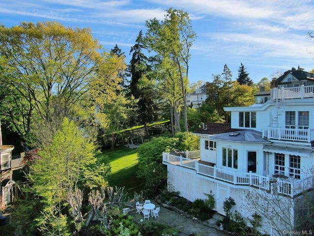 32 Laveta Place, Nyack, NY 10960