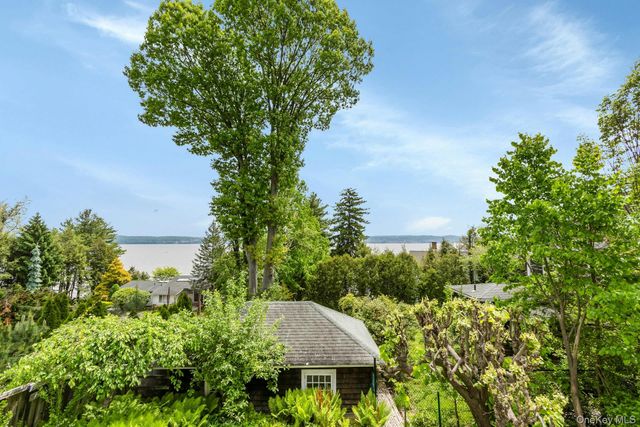 32 Laveta Place, Nyack, NY 10960