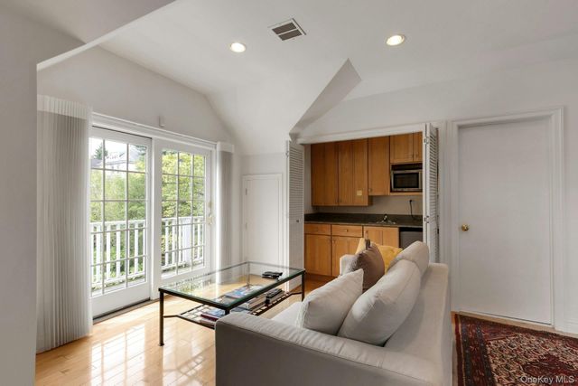 32 Laveta Place, Nyack, NY 10960