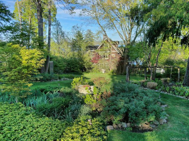 32 Laveta Place, Nyack, NY 10960