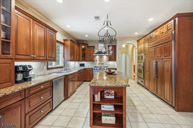11 King Alex Ct, Sparta Twp., NJ 07871