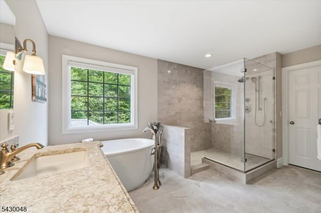 11 King Alex Ct, Sparta Twp., NJ 07871