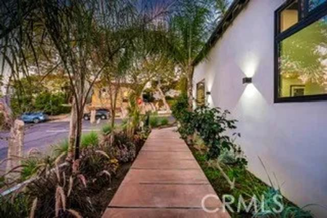 1145 S Longwood, Los Angeles, CA 90019