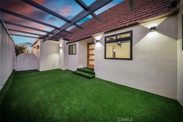 1145 S Longwood, Los Angeles, CA 90019