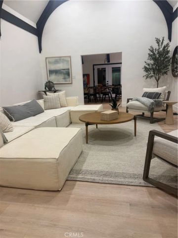 1145 S Longwood, Los Angeles, CA 90019