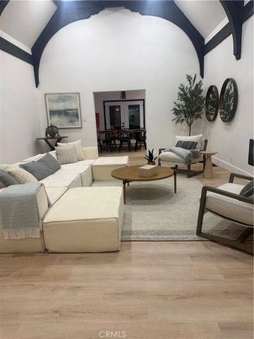 1145 S Longwood, Los Angeles, CA 90019