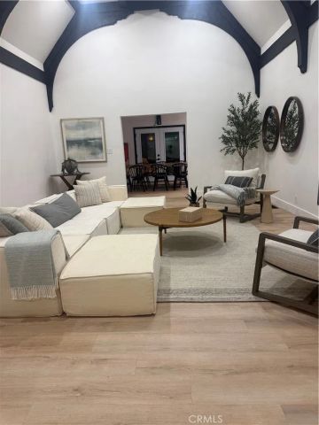 1145 S Longwood, Los Angeles, CA 90019