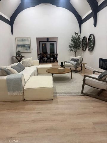 1145 S Longwood, Los Angeles, CA 90019