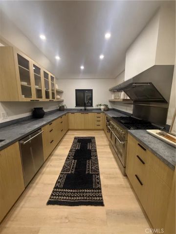 1145 S Longwood, Los Angeles, CA 90019