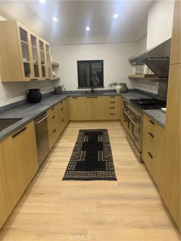 1145 S Longwood, Los Angeles, CA 90019