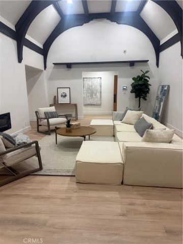 1145 S Longwood, Los Angeles, CA 90019