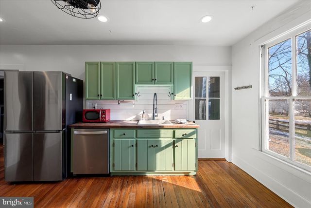 10 NEW CUT RD, Round Hill, VA 20141