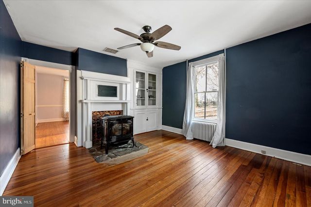 10 NEW CUT RD, Round Hill, VA 20141