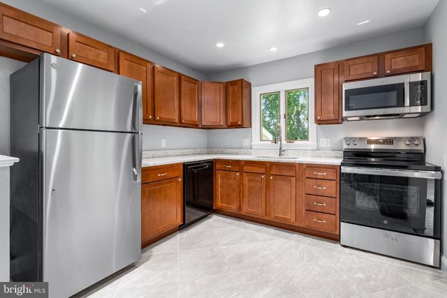 1207 FLINT HILL RD, Wilmington, DE 19808