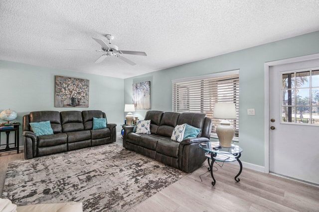 414 Pine Glen Lane D-2, Greenacres, FL 33463