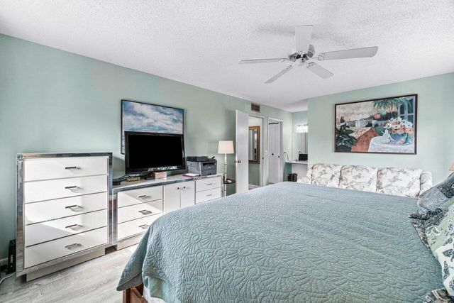 414 Pine Glen Lane D-2, Greenacres, FL 33463