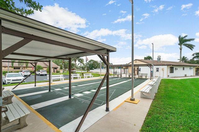 414 Pine Glen Lane D-2, Greenacres, FL 33463