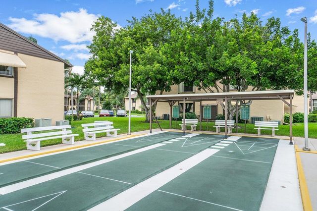 414 Pine Glen Lane D-2, Greenacres, FL 33463