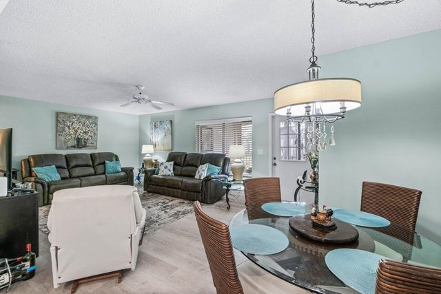 414 Pine Glen Lane D-2, Greenacres, FL 33463