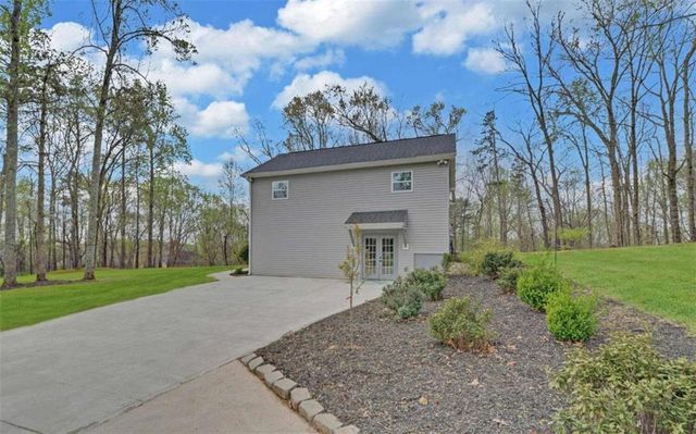 5270 Union Circle, Flowery Branch, GA 30542