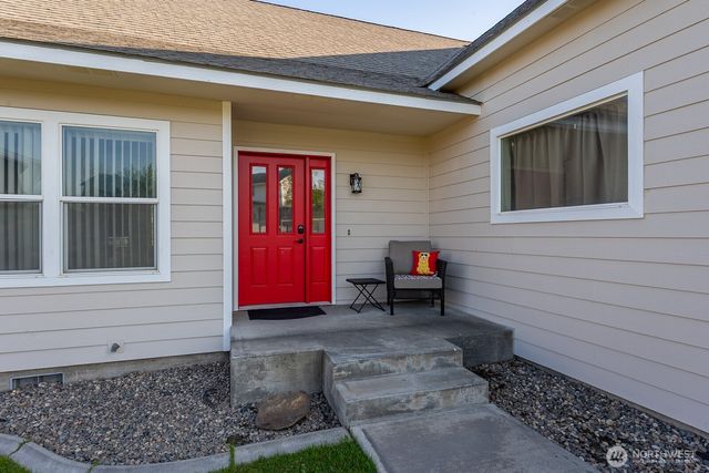 901 W Windrose Drive, Moses Lake, WA 98837