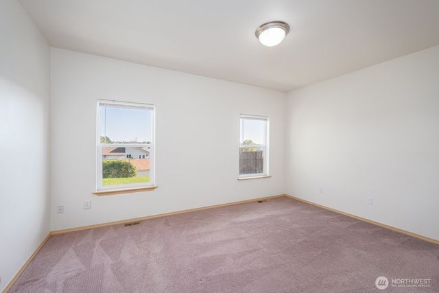 901 W Windrose Drive, Moses Lake, WA 98837